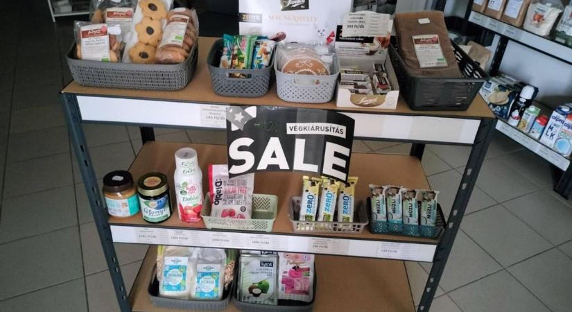 Bezár a kedvelt egészség és fitt üzlet, végkiárusítással búcsúzik a bolt