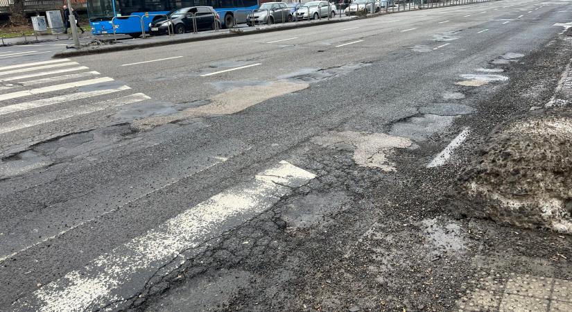 Egyre elkeserítőbb látványt nyújtanak Budapest utcái (Galéria!)