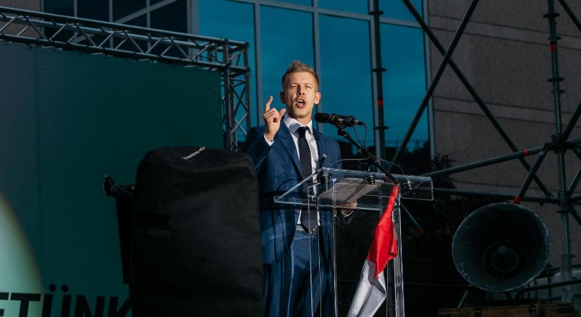 Magyar Péter: Jogi lépéseket teszünk egy sértődött, kiugrott önkéntes és az Index lejárató kampánya miatt