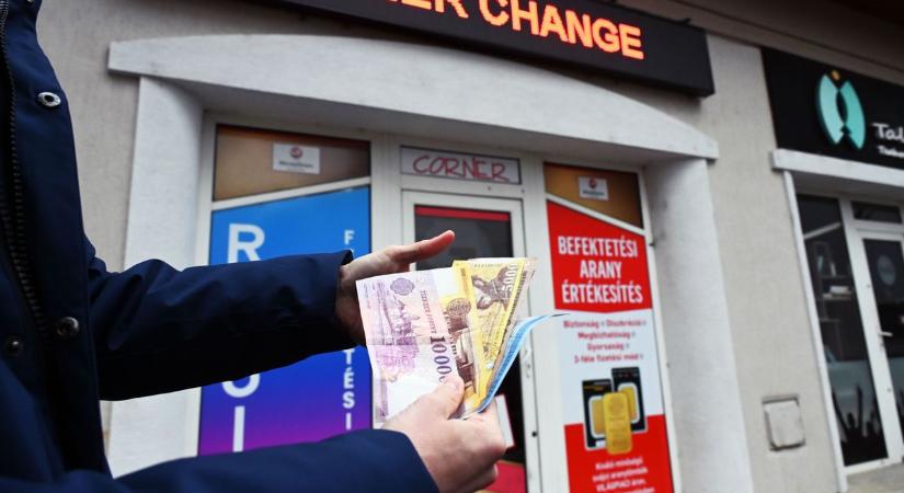 Kockán forog a pénzünk? – ez zajlik a szolnoki kasszáknál