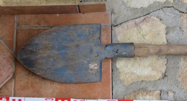 Ásóval törtek be Hatvanban 