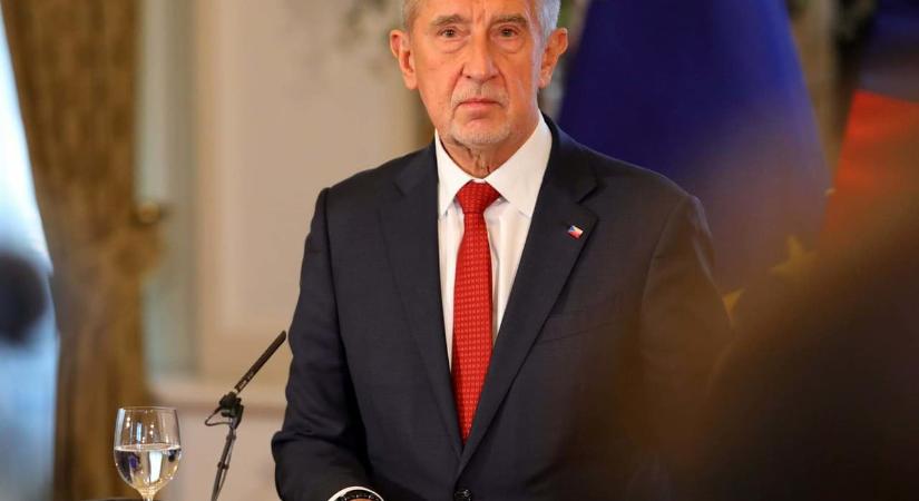 Bizalmatlansági indítványt nyújt be a cseh ellenzék a Babiš-kormány ellen a „zsaroló üzenetek” miatt