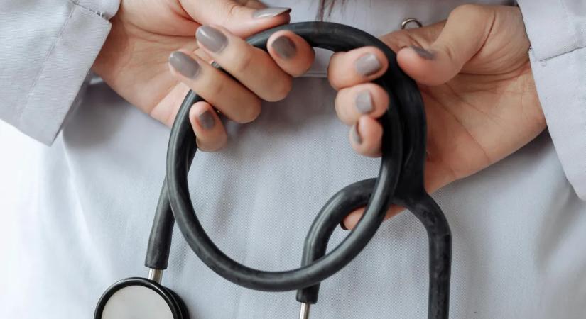 „Nem voltak tüneteim” – 34 évesen lett rákos egy nő, szerencséje, hogy él