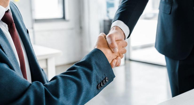 Aggódhatnak a románok, sorra veszítik el hadiiparuk nemzeti büszkeségeit, most a törökök vásároltak be, egy a másikat már korábban megszereztek a németek