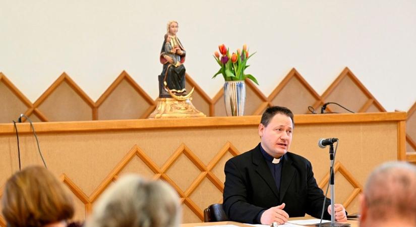 Lelki nap a Szűzanyával – Dr. Kovács Zoltán atya vezette a Martineum Felnőttképző Akadémián