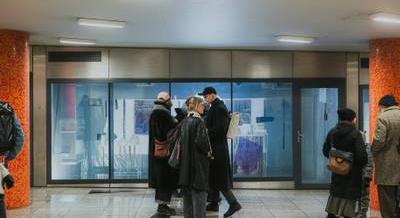 Pop-up kiállítás nyílt a Móricz Zsigmond körtér aluljárójának üres üzlethelyiségeiben