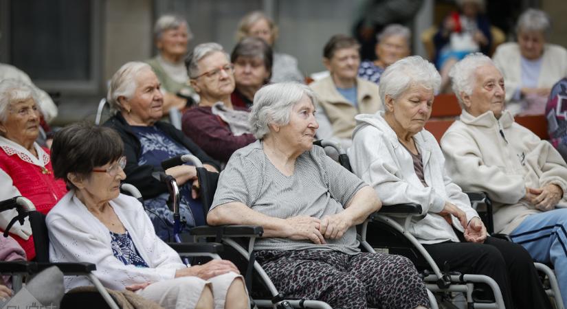 Az idősek életminőségének javítása, megbecsültségük növelése a cél