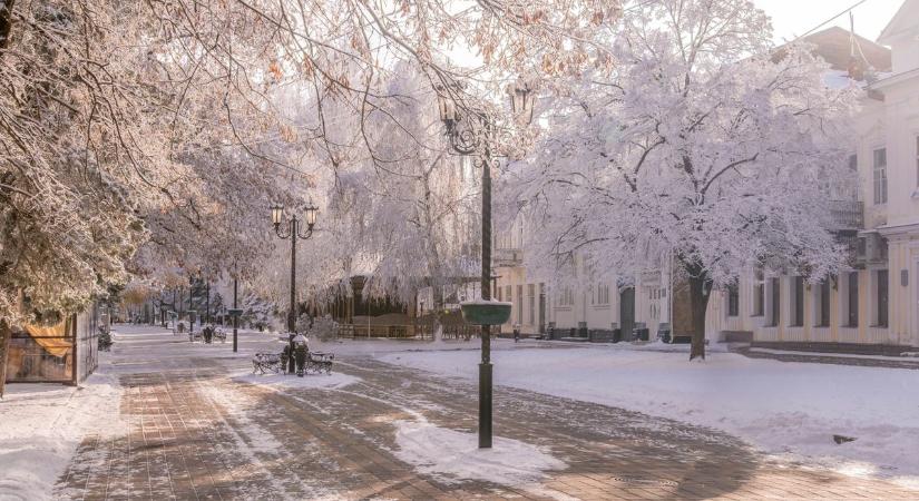 Enyhe, borult és esős időjárás Szeged térségében holnap