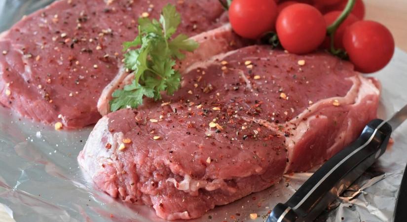 A legfrissebb hús kiválasztásának titkai a hűtőpultban