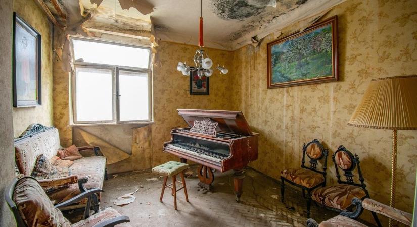Ki hagyta ott a bájos plüssmackót és a zongorát? Százéves villa mutatja meg poros emlékeit (galéria)