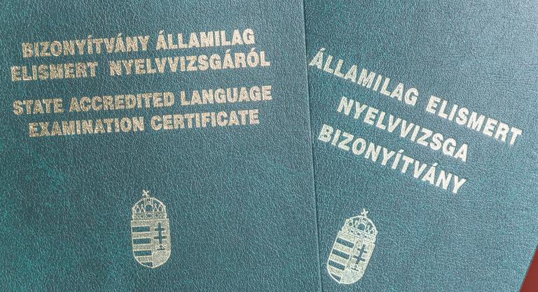 Felére csökkent a nyelvvizsgázók száma Magyarországon