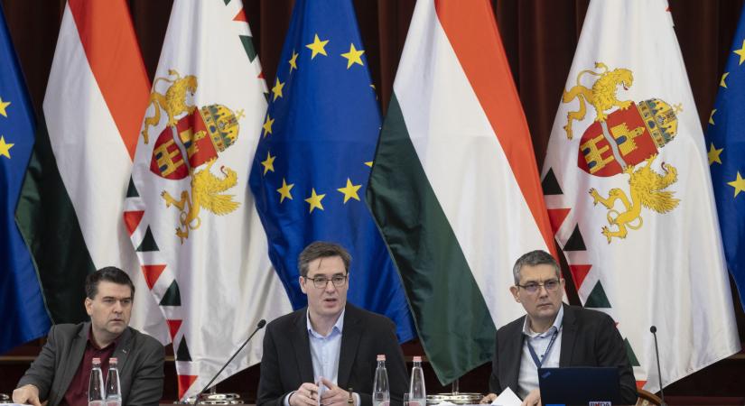 Kieső milliárdok, kamerák a hidakon, "Arany Hólapát díj" – sűrű napot zárt a Fővárosi Közgyűlés