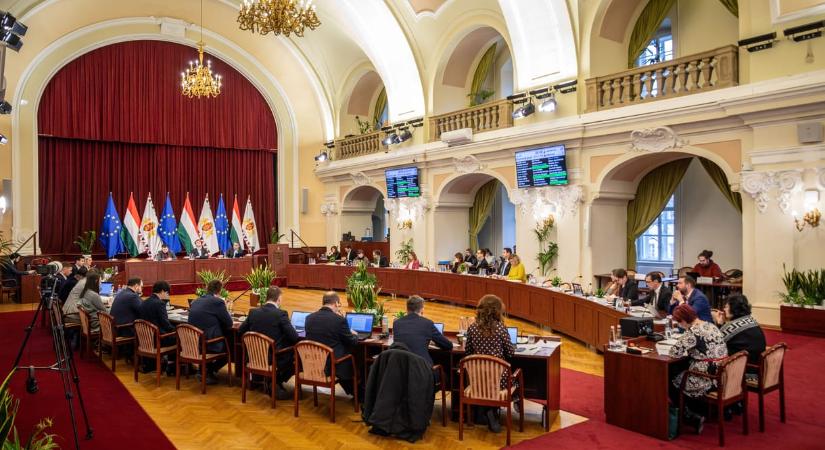 SS-katonák és ÁVH-tisztek – pártpolitikától és személyeskedéstől volt hangos a Fővárosi Közgyűlés