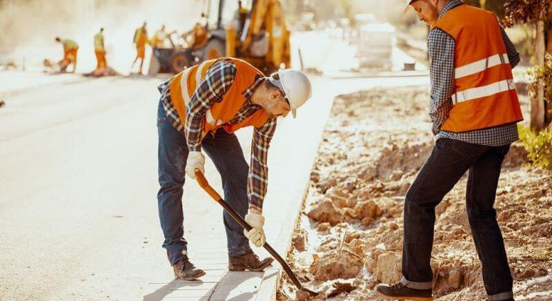 Munkaerő-kölcsönzés 2026-ban: ami megmenti a céget, az el is buktathatja