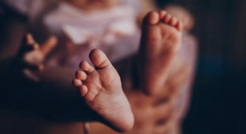 Roma kislányt akart örökbe fogadni egy brit házaspár Budapesten, a magyar hatóságok mindent megtettek, hogy ne sikerüljön nekik