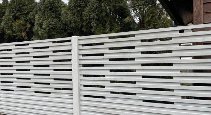 Elegancia és megbízhatóság: miért válassz modern betonkerítést?