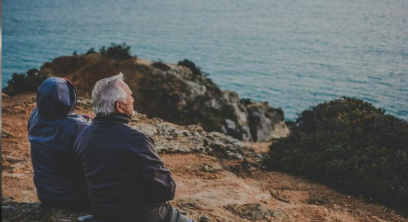 Agyi hanyatlás: nem csak a magány számít, hanem az is, mennyit vagy emberek között – egy óriáskutatás szerint