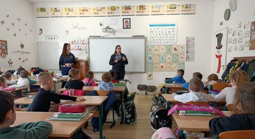 A biztonságos közlekedés szabályait ismertették az elsősökkel Ágfalván