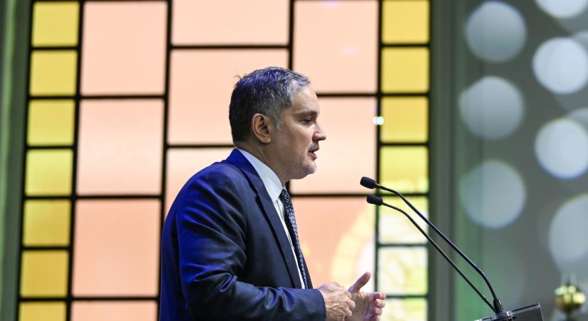 Nagy Márton készül valamire