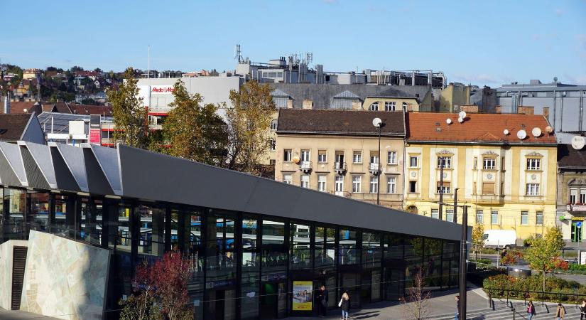 A Széll Kálmán téren rendkívüli felirat jelent meg, minden magyarnak arcára fagy a mosoly