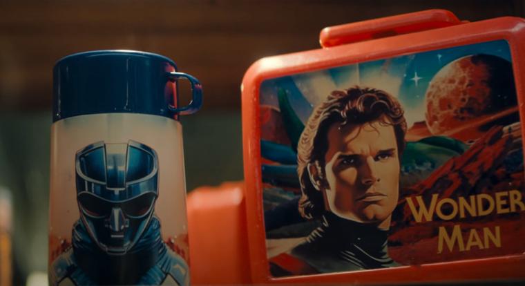 A magyarul is Wonder Man című sorozat szinkronjában a főhőst és annak fiktív filmjét is átnevezték, de miért?