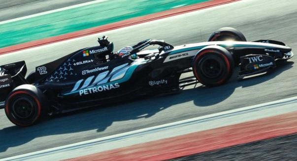 Mercedes az élen, megjött a McLaren: ez történt ma az F1-es teszten