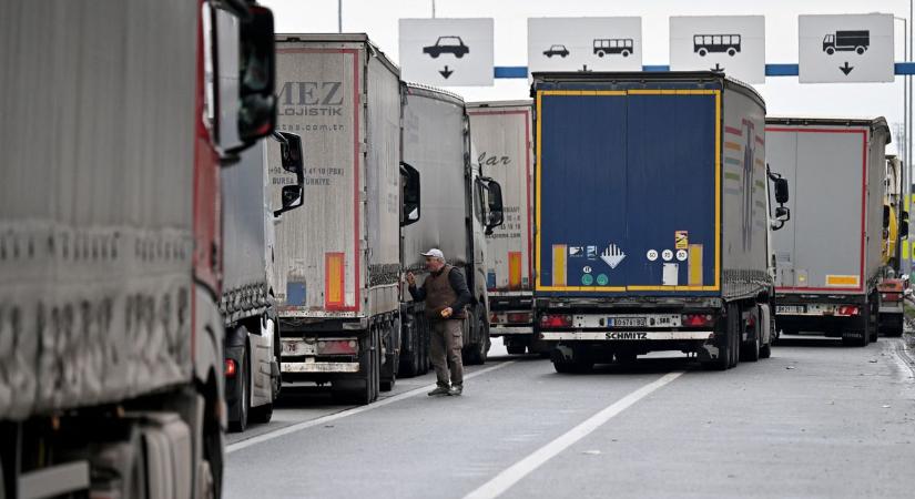 Nagy a baj: kifogy az üzemanyagból az EU-tagjelölt ország, kitört a pánikvásárlás – a kormány felszólította a lakosságot