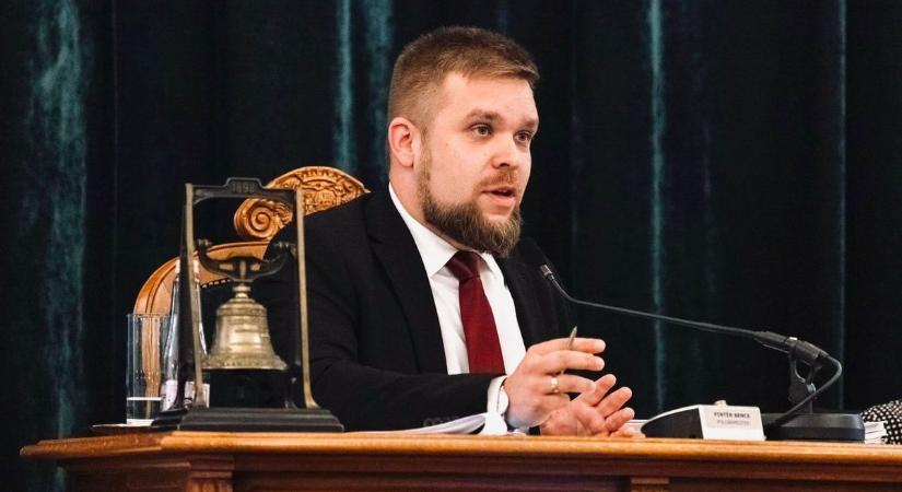 Az önkormányzati médiával veszekszik, közben saját propagandalapját fizeti a győriek pénzéből Győr baloldali polgármestere