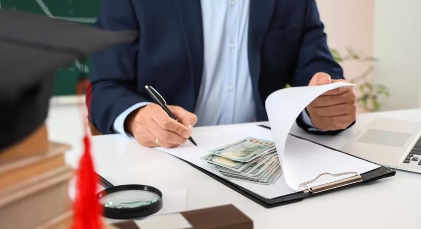 Nyugdíj előtt álló álláskereső? Ezt a támogatást mindenki igényelheti