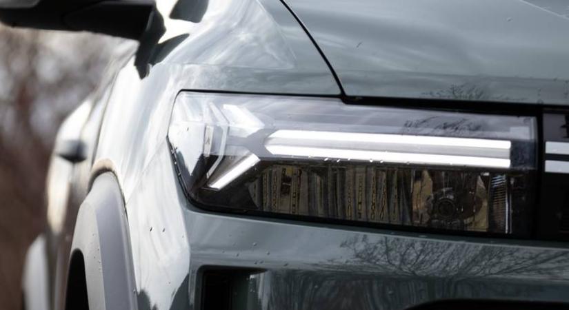 Újabb változás a leendő KRESZ-ben: így kell majd használni a fényszórót