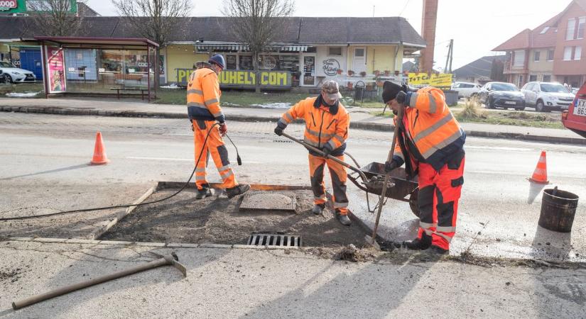 A tél után jön a javítás: dolgoznak az utakon Székesfehérváron (videó, galéria)