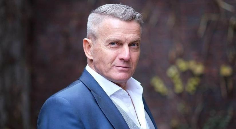 Előre érkeztek a jókívánságok, de Rékasi Károly „elrakta” őket novemberre