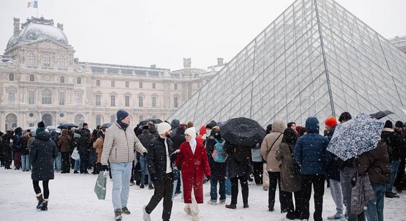A Louvre-ékszerrablás ékszerei visszatértek – csak épp a Schiaparelli kifutóján
