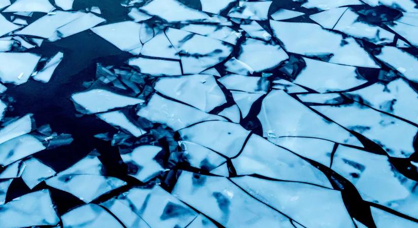 Rejtélyes minták jelentek meg a Balaton felszínén