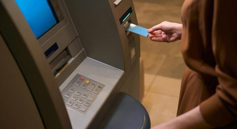 Tévesen vont le pénzt az OTP egyes ügyfelek készpénzfelvételénél