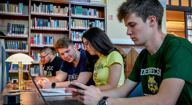 Jubileumot ünnepel a debreceni könyvtár