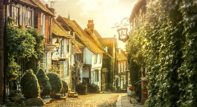 Ijesztő képsorok: rejtélyes alak jelent meg a kaputelefon kameráján