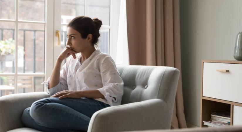 Neked is 0-24-ben pörög az agyad? Itt van 3 dolog, ami segíthet lecsendesíteni a túlgondolást