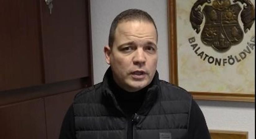 Közben járt a országgyűlési képviselő: fele lesz az építményadó Balatonföldváron