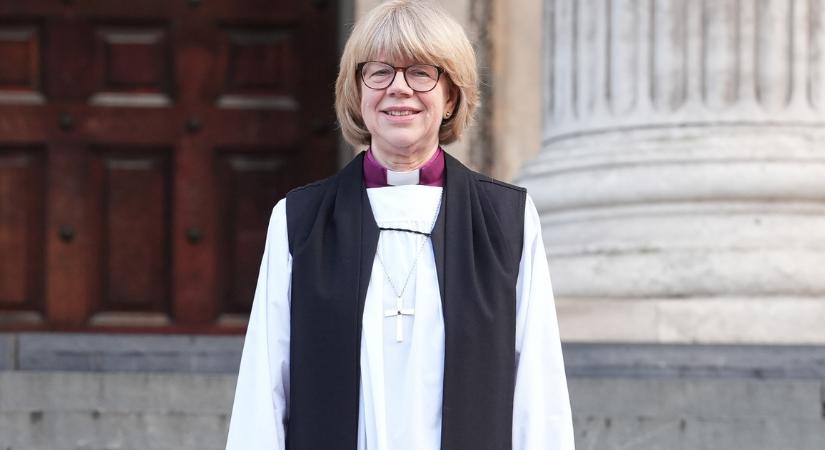 Ápolónőként dolgozott, majd húsz évvel később az anglikán egyház első női vezetője lett Sarah Mullally