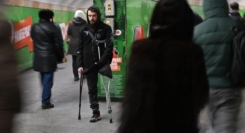 Új mozgósítási rendszert vezetnek be Ukrajnába: újra célkeresztbe kerülnek a hadköteles férfiak