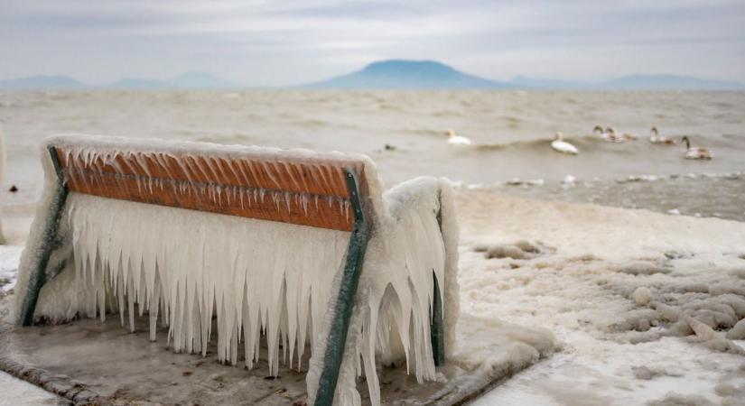 Felfoghatatlan jelenséget észleltek a Balatonnál, hatalmas fényoszlop terítette be a magyar tengert
