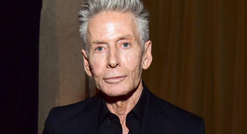 Ez a 46 évvel fiatalabb férfi a 83 esztendős Calvin Klein szerelme: a magyar származású divattervező 10 éve rajong modell barátjáért