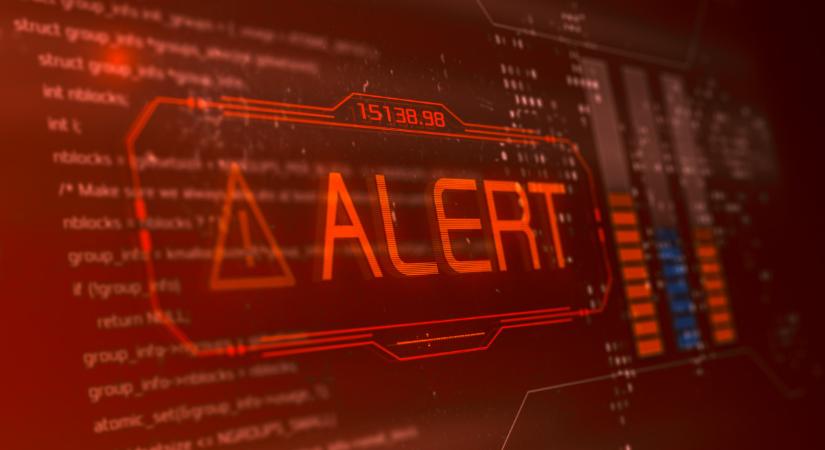 Az online tér veszélyei a téma: ösztöndíjas felnőttképzésre lehet jelentkezni