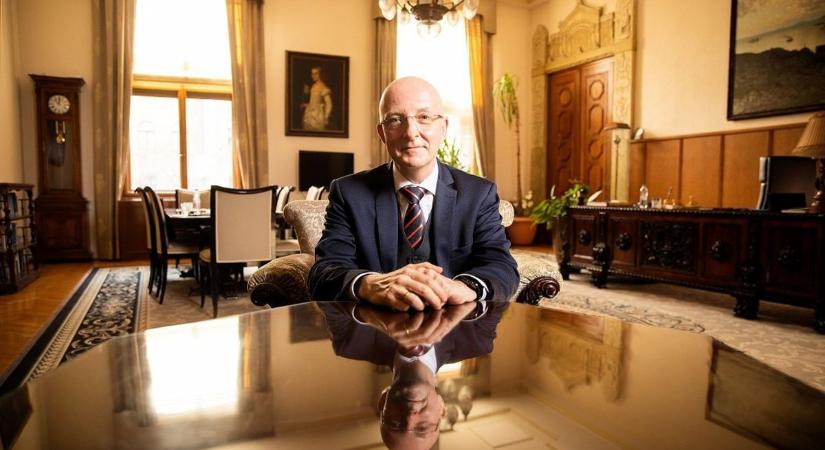 Otthagyta az Országos Bírói Tanács ülését a Kúria elnöke, ez áll a háttérben