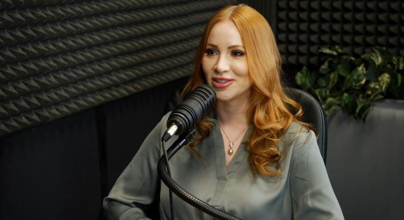 Miközben Stohl András a rózsát adja, Kiara Lord egy másik férfi karjaiban pihen, két vasat tart a tűzben?