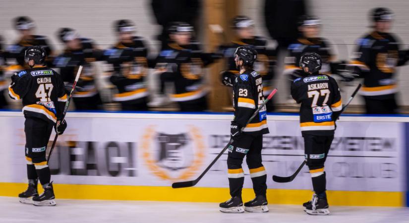 Őeült hajrával zárták az alapszakaszt a DEAC hokisai