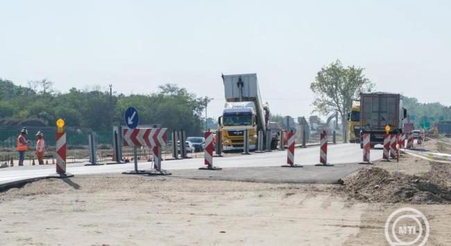 Várhatóan 10-12 ezer burkolathiba javítására lesz szükség a közutakon