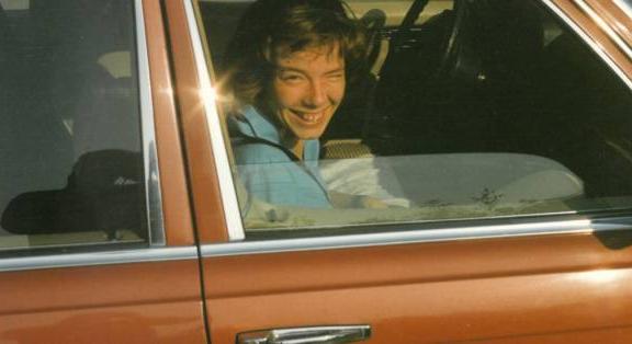 SÜLLYEDŐ KÉPEK. A Jelenarchívum dokumentumfilmje – Mesélj a személyes és családi fotóarchívumodról a Néprajzi Múzeum dokumentumfilmjében!