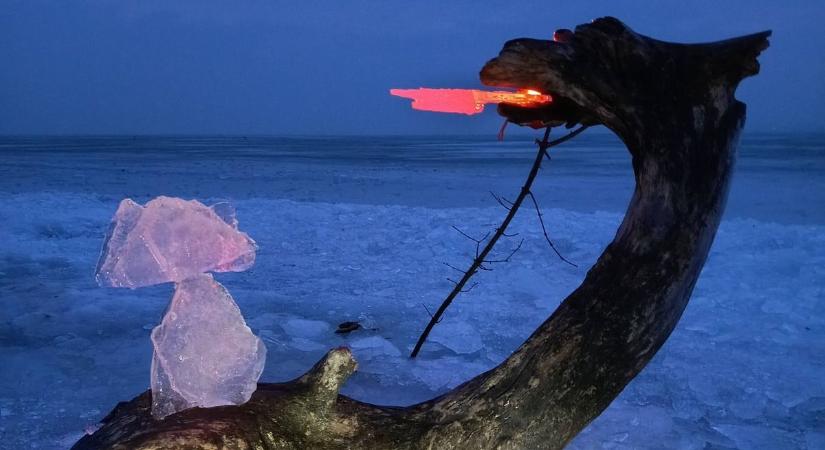 Csoda a Balatonnál: nem kell északra menni viking hajók jégbe fagyott maradványai miatt (galéria)